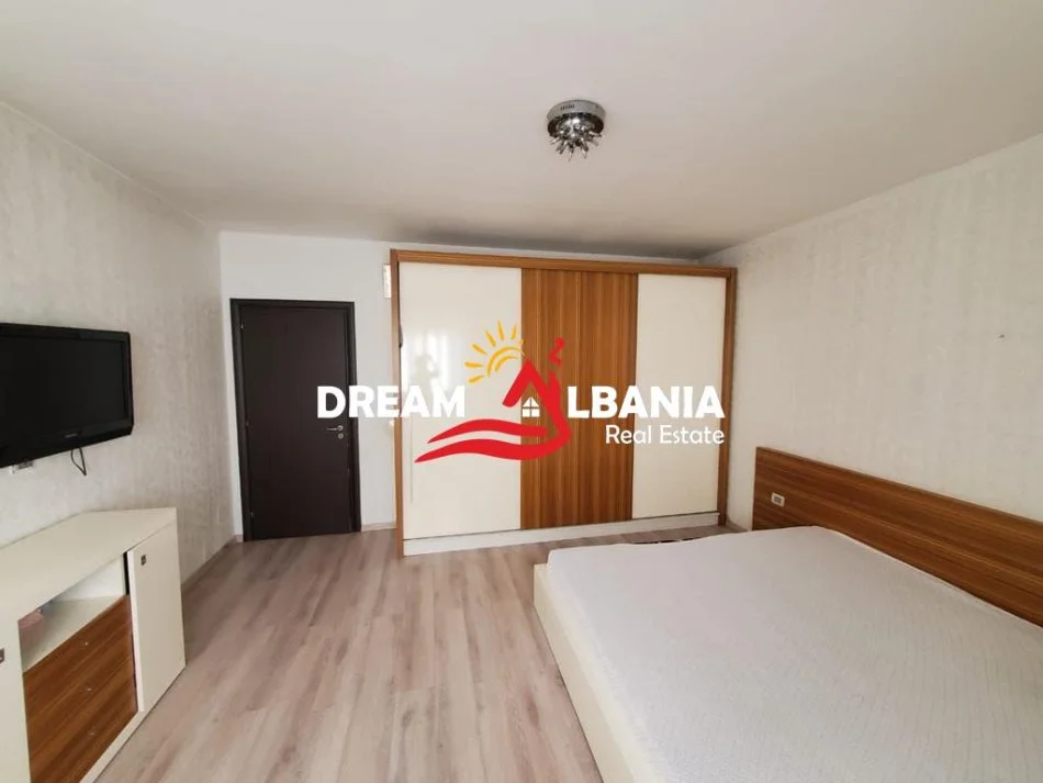 Tirane, jepet me qera apartament 2+1 Kati 4, 80 m² 650 € (Brryli)