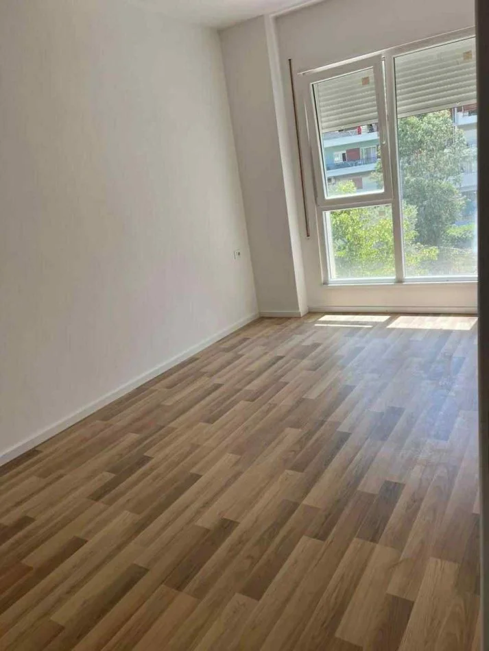 Tirane, jepet me qera apartament 2+1 BOSH Kati 3, 100 m² 500 € (ASTIR KOMPLEKSI MOLLA)