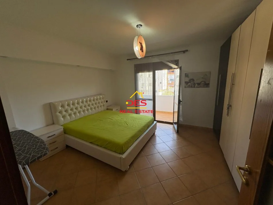 Vlore, jepet me qera apartament 3+1+Ballkon Kati 3, 120 m² 400 € (Rruga Misto Mele)