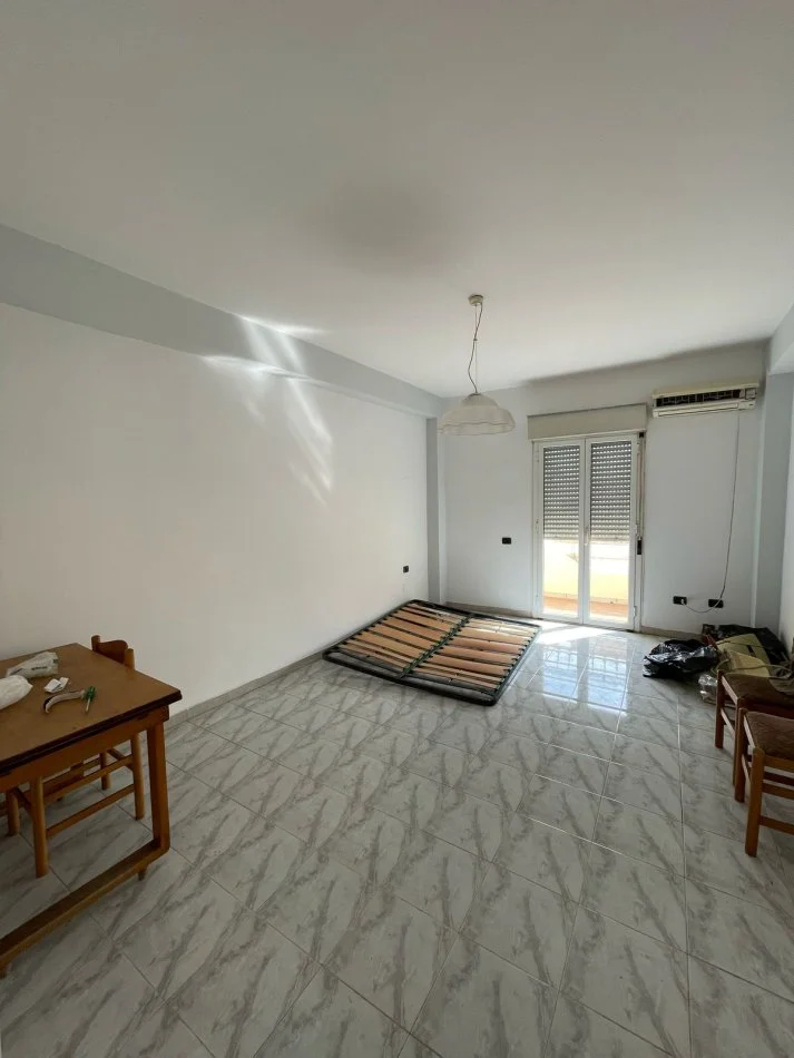 Durres, shitet apartament 2+1+Ballkon Kati 5, 97 m² 90.000 € (Kryqi Kuq Durres)