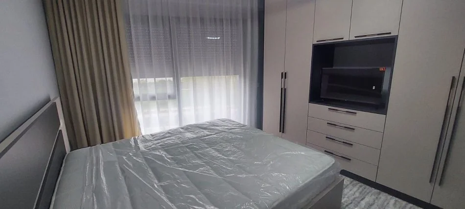 Tirane, jepet me qera apartament 2+1+Ballkon Kati 3, 100 m² 