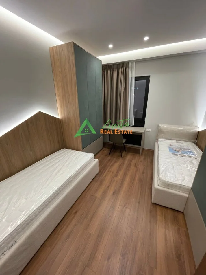 Tirane, jepet me qera apartament 2+1+Ballkon Kati 9, 115 m² 830 € (Rruga e Dibres)