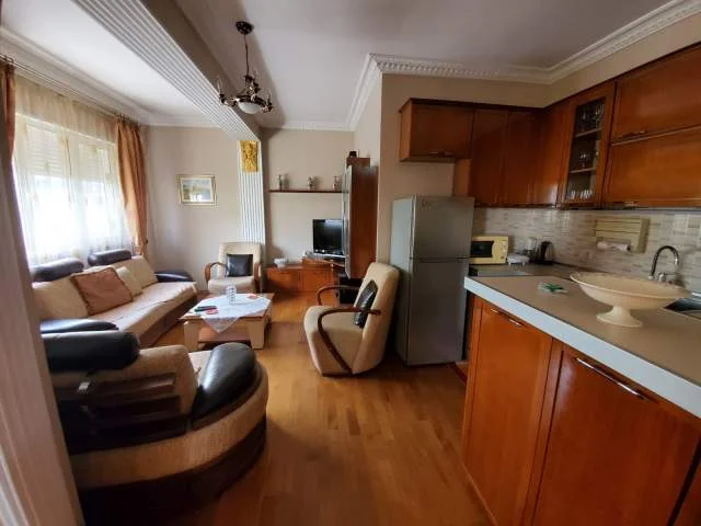 Tirane, jepet me qera apartament 2+1 Kati 3, 110 m² 800 Euro (Prokop Mima)