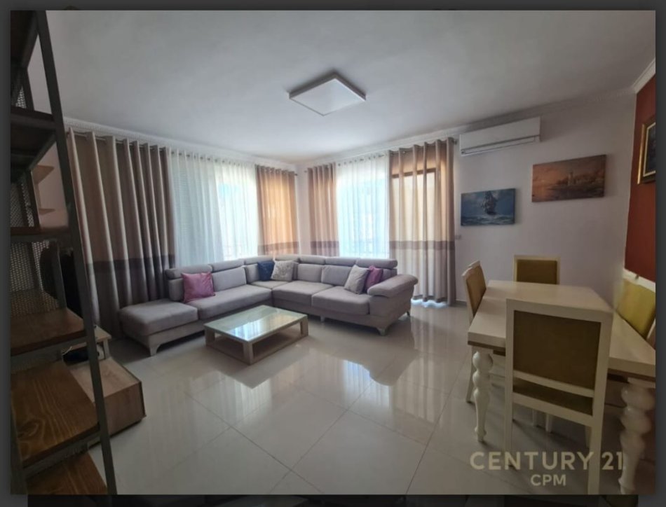 Tirane, jepet me qera 3+1+Aneks+Ballkon Kati 3, 140 m² 700 € 
