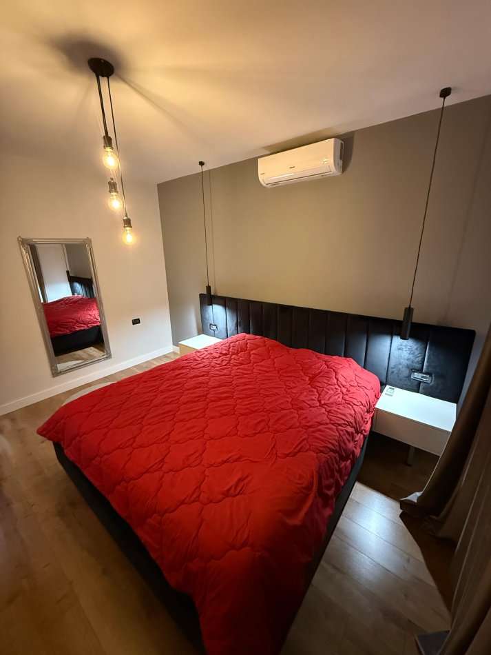 Tirane, jepet me qera apartament 1+1+Ballkon Kati 11, 70 m² 700 € (Komuna e Parisit)