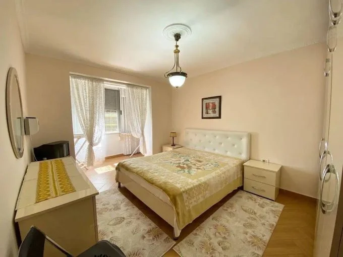 Tirane, jepet me qera apartament 1+1+Aneks+Ballkon Kati 4, 65 m² 530 € (prokuroria)