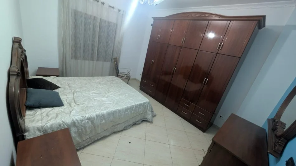 Tirane, jepet me qera 2+1 , 450 € 