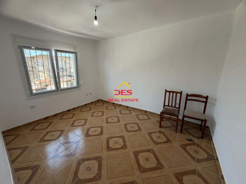 Vlore, jepet me qera apartament 1+1 Kati 2, 70 m² 300 € (Rruga Sali Bedini)