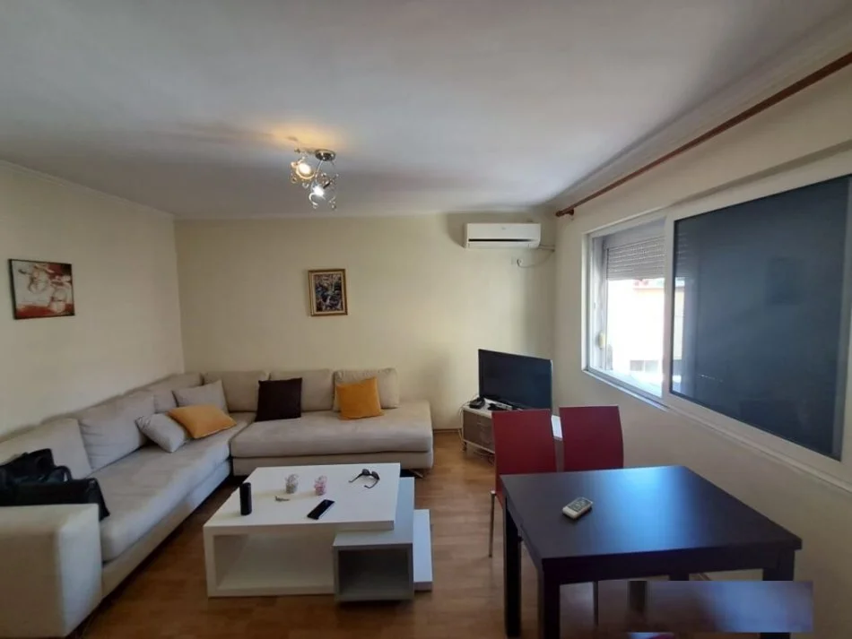 Tirane, jepet me qera apartament 1+1 Kati 5, 644 m² 550 € (Bllok)