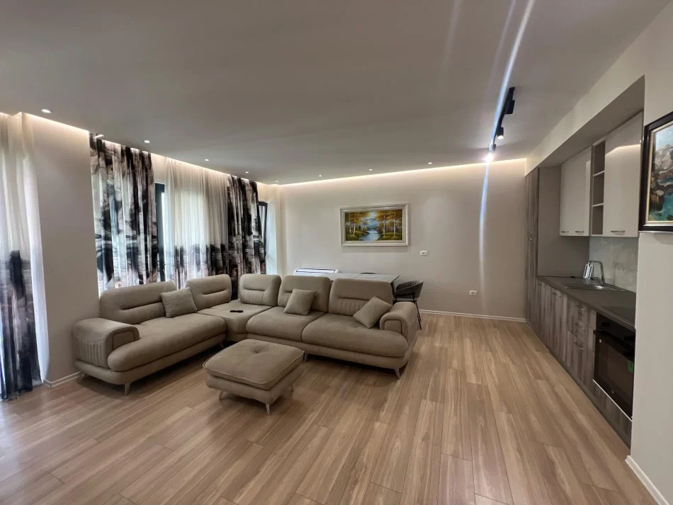 Tirane, jepet me qera apartament 1+1+Ballkon Kati 2, 70 m² 750 € (Liqeni i Thate)