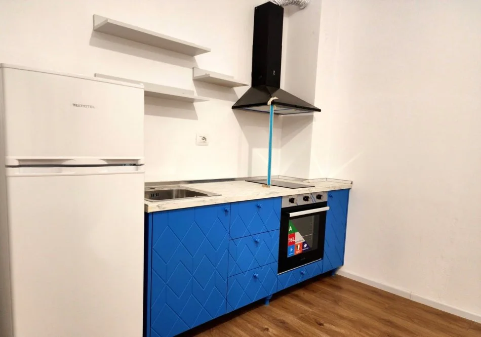 Tirane, jepet me qera apartament 1+1 Kati 2, 65 m² 450 € (Kompleksi Kaimi)