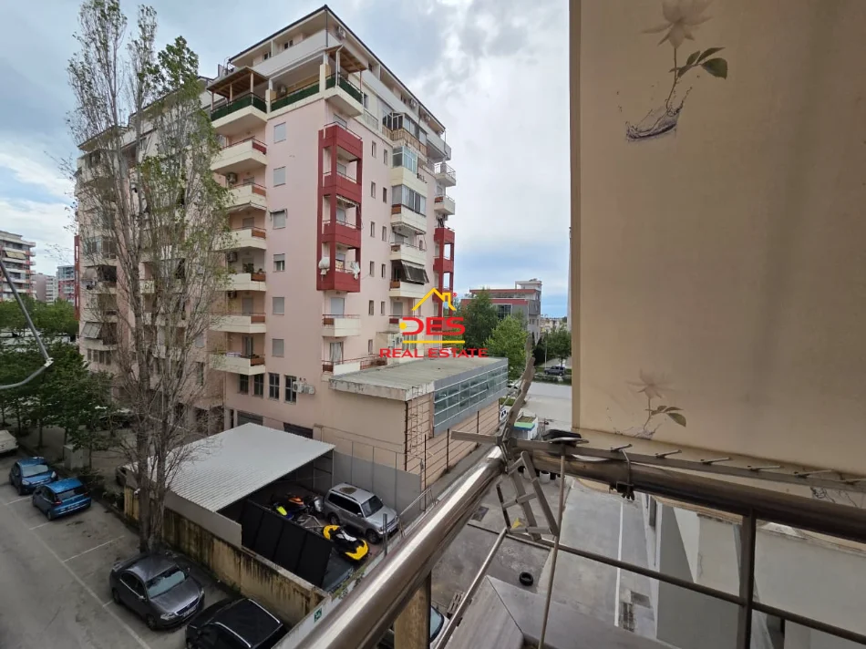 Vlore, jepet me qera apartament 1+1+Ballkon , 70 m² 350 € (Rruga Gjergj Kastrioti)