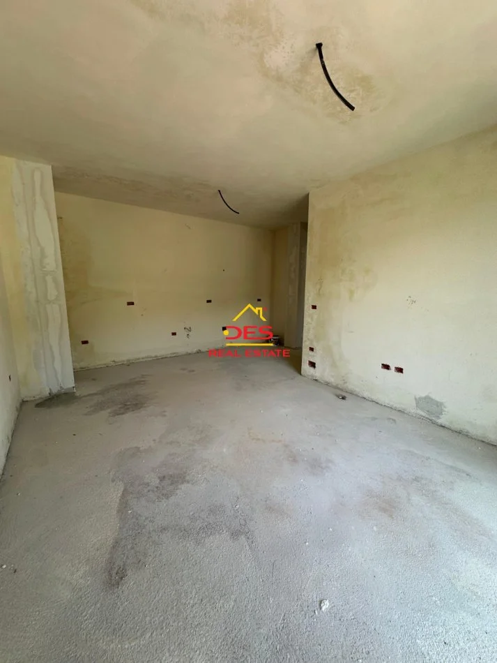 Vlore, shitet apartament 1+1+Ballkon Kati 9, 77 m² (Rruga Reshat Osmani)