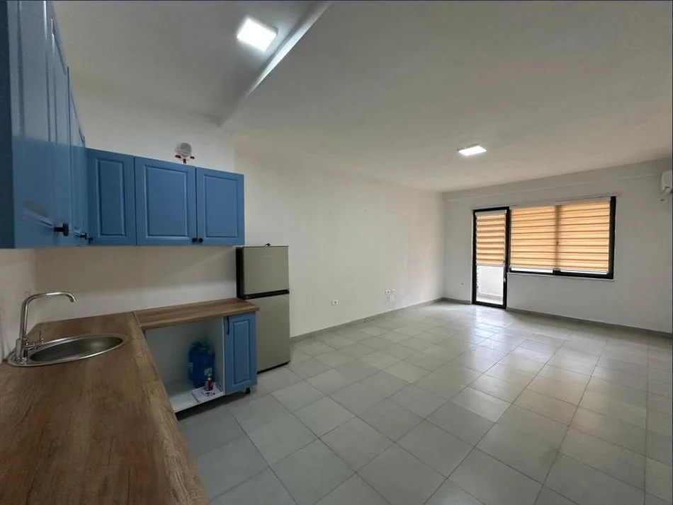 Tirane, jepet me qera zyre Kati 3, 94 m² 750 € (Qemal Stafa)