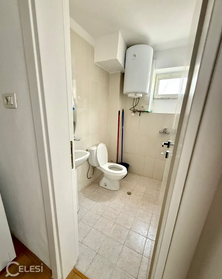 Tirane, jepet me qera apartament 1+1 Kati 2, 56 m² 500 € (Xhamlliku / Rruga Bardhyl)