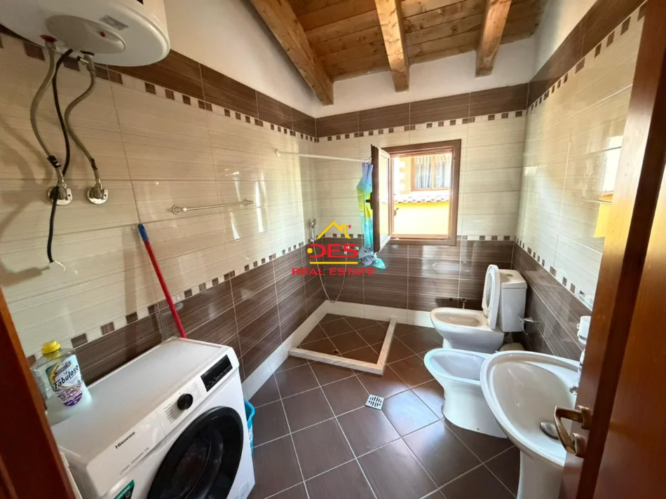 Vlore, jepet me qera Vile 3+1+Ballkon Kati 4, 110 m² 500 € (Rruga Sokrat Leka)