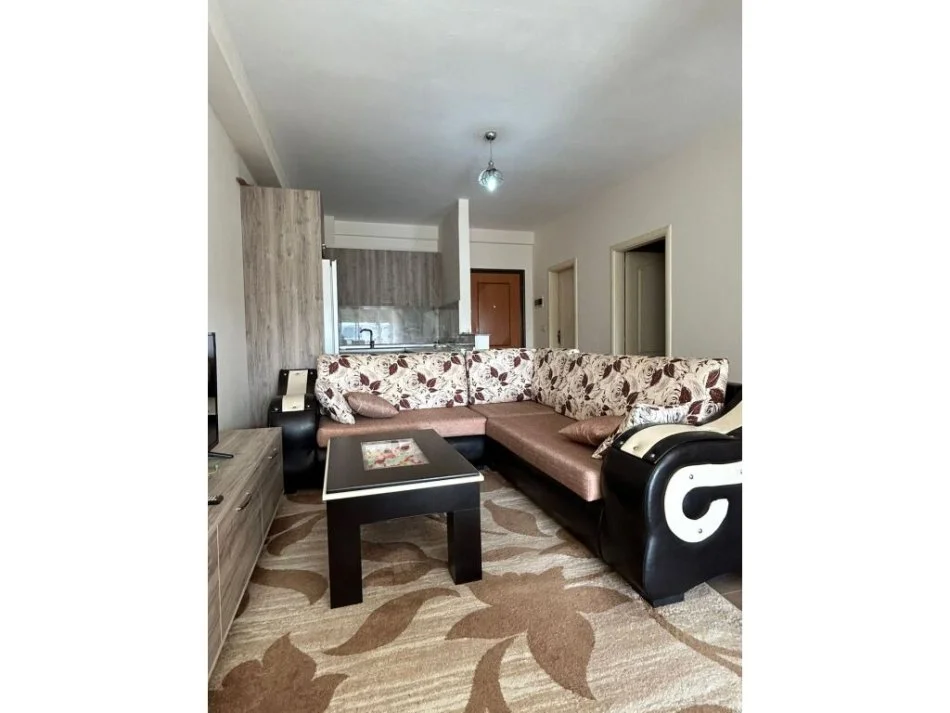 Tirane, jepet me qera apartament 2+1 , 76 m² 500 € (Rruga Loni Ligori)