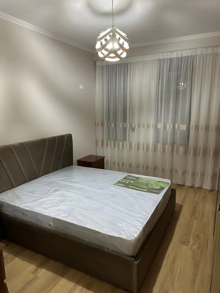 Tirane, jepet me qera apartament 1+1+Ballkon Kati 7, 60 m² 550 € (21 Dhjetori)