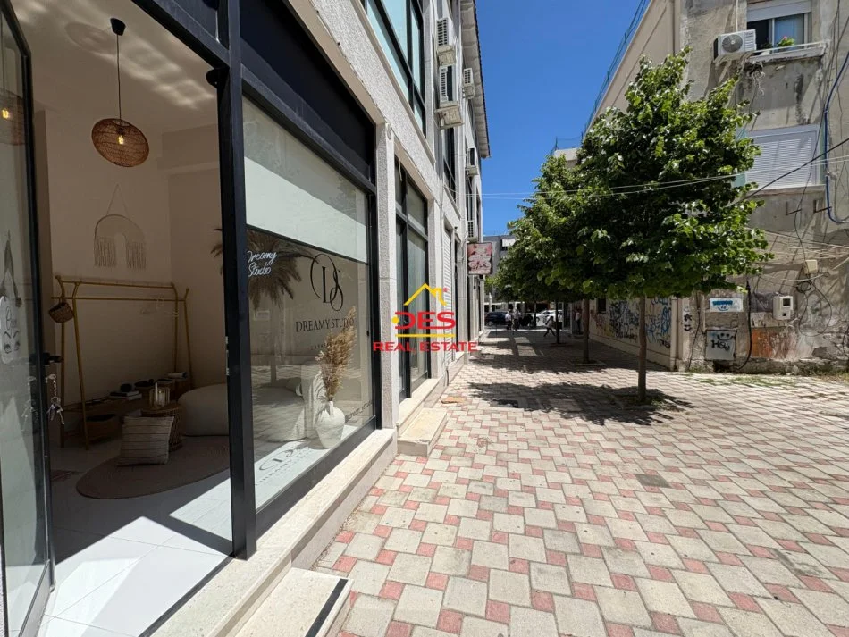 Vlore, shitet ambjent biznesi Kati 0, 30 m² (Rruga Sadik Zotaj)