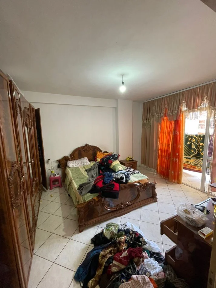 Tirane, shitet apartament 3+1 Kati 5, 117 m² 130.000 € (Prane Vila L)