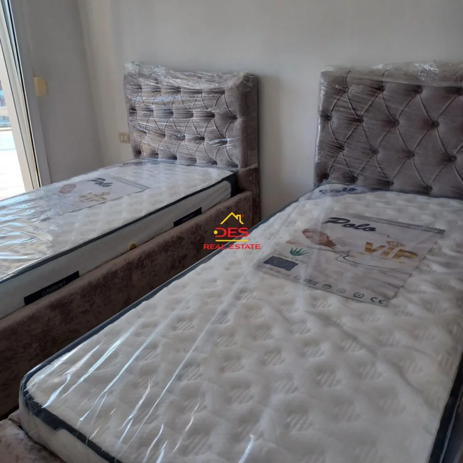 Vlore, jepet me qera apartament 3+1+Ballkon Kati 8, 120 m² 500 € (Rruga Kosova)