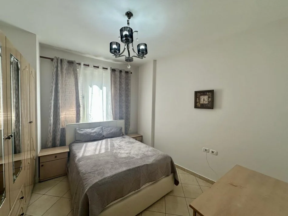 Tirane, jepet me qera apartament 1+1+Ballkon Kati 2, 70 m² 500 € (Frang Bardhi)