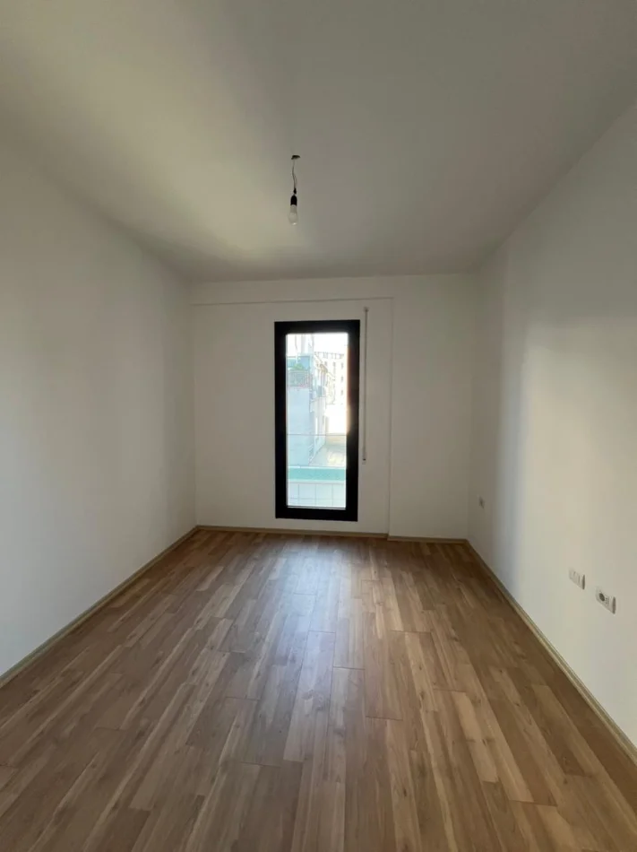 Tirane, shitet apartament 2+1+Ballkon , 123 m² 437.000 € (Rruga e kosovareve)