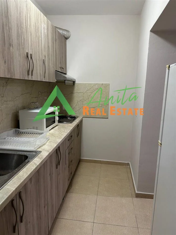Tirane, jepet me qera apartament 2+1+Ballkon Kati 2, 70 m² 600 € (Rruga e Durresit)