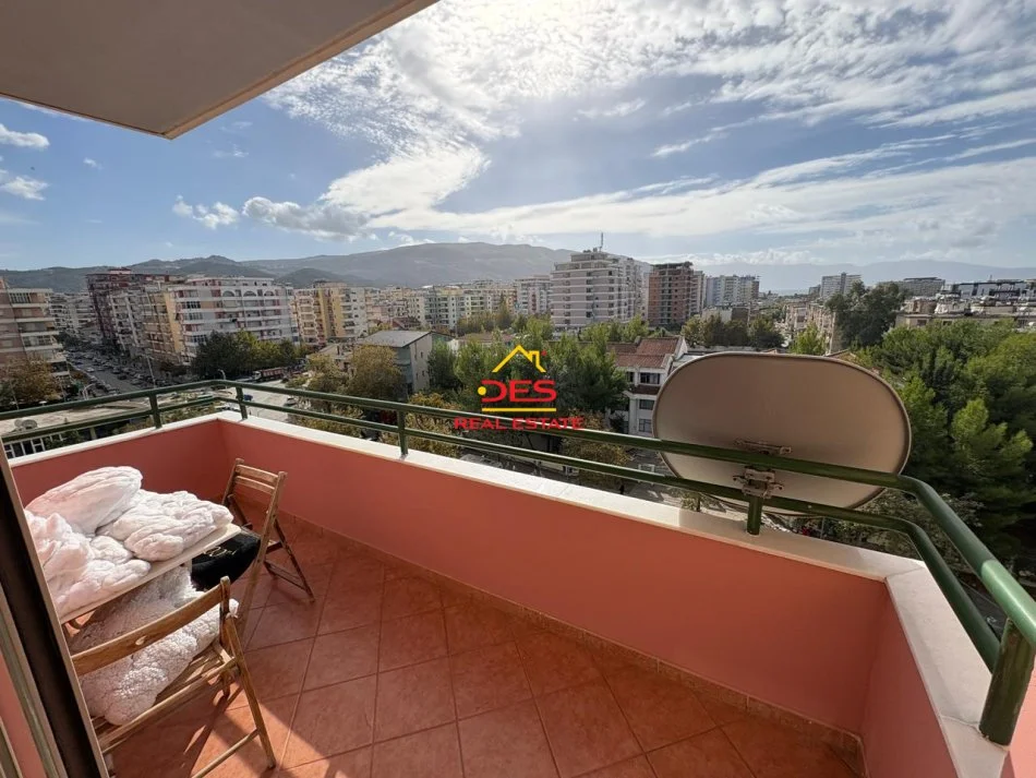 Vlore, jepet me qera apartament 2+1+Ballkon Kati 7, 110 m² 450 € (Rruga Zaho Koka)