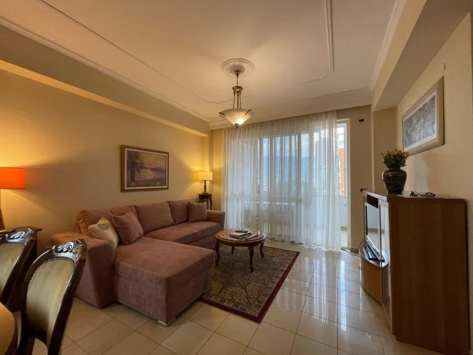 Tirane, jepet me qera apartament 2+1+Ballkon Kati 7, 90 m² 800 € (Blloku)