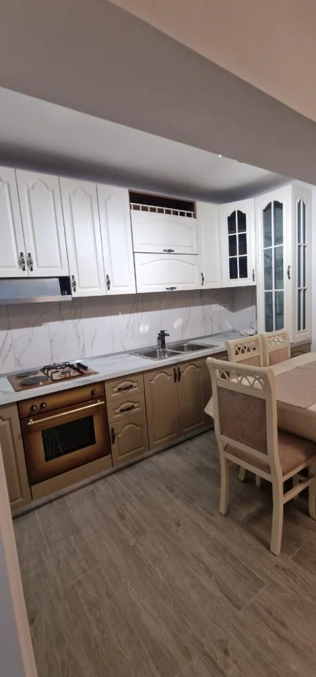 Tirane, jepet me qera apartament 2+1 Kati 1, 75 m² 500 € (rruga e Durresit)