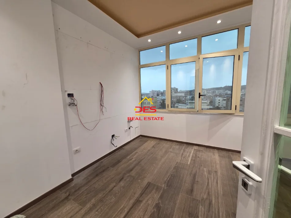 Vlore, shitet 2+1+Ballkon Kati 5, 110 m² 165.000 € (Rruga Rize Salati)