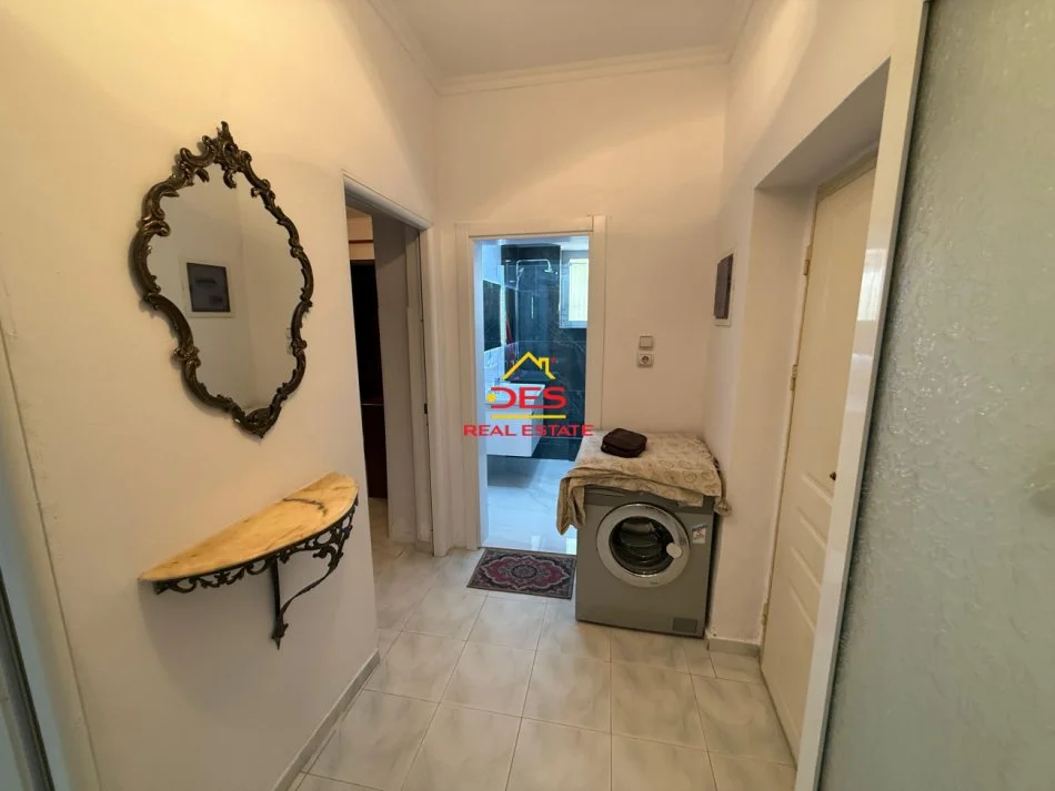 Vlore, jepet me qera apartament 2+1+Ballkon Kati 1, 80 m² 350 € (Rruga Sadik Zotaj)