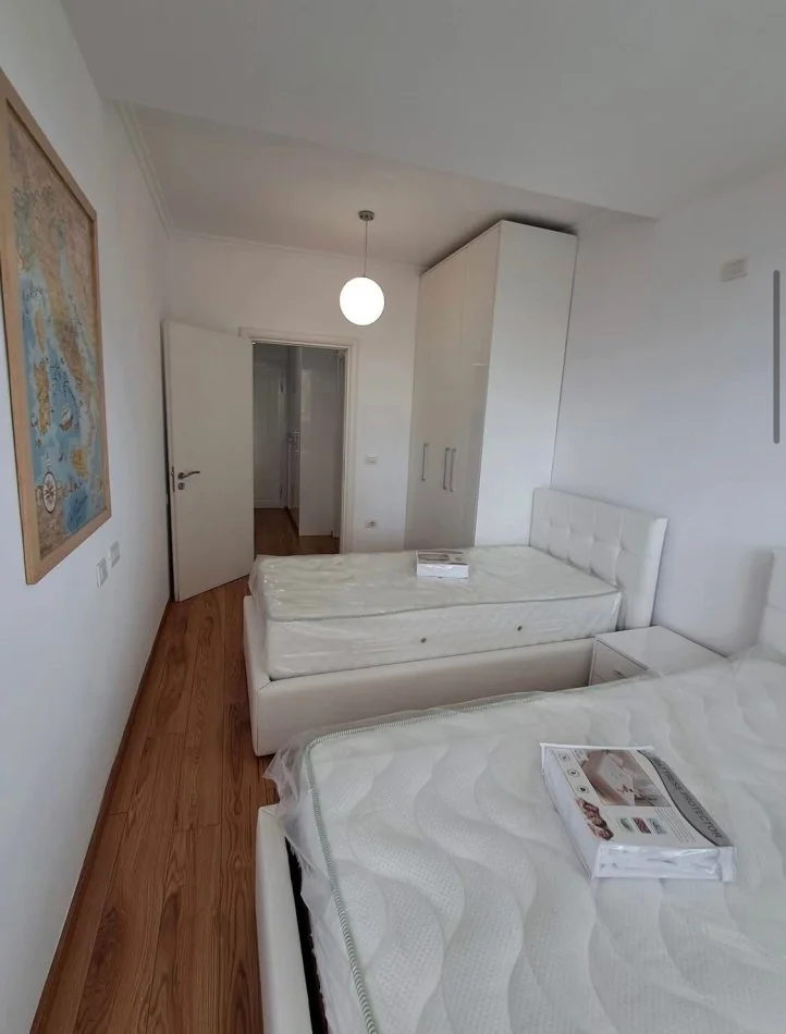 Tirane, jepet me qera apartament 2+1+Ballkon Kati 5, 110 m² 1.250 € (Pazari Ri)