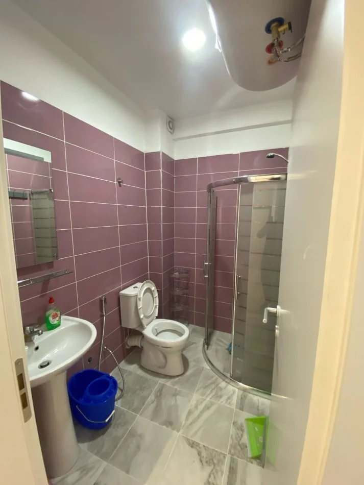 Tirane, jepet me qera apartament 1+1+Ballkon Kati 3, 60 m² 370 € (Rruga Hamdi Pepo)
