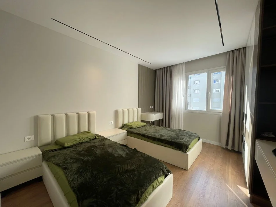 Tirane, jepet me qera apartament 2+1+Ballkon Kati 6, 105 m² 900 € (Riverside Residence Astir)