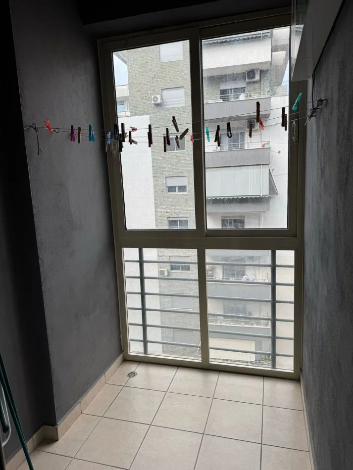 Tirane, jepet me qera apartament 2+1+Ballkon Kati 5, 100 m² 500 € (Rruga teodor keko)