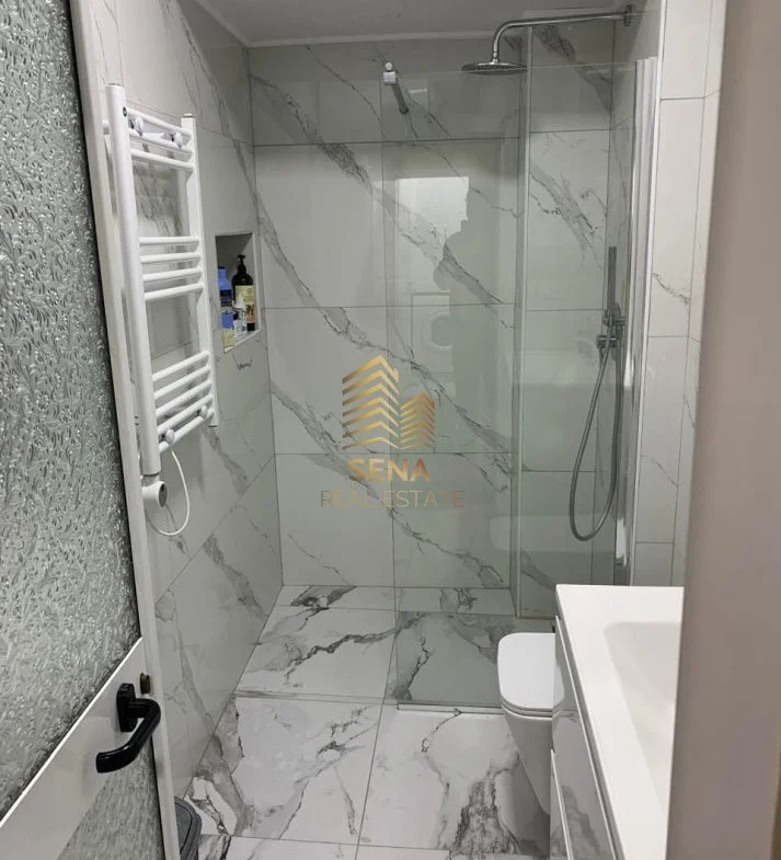 Tirane, jepet me qera apartament 1+1 Kati 3, 70 m² 500 € (Xhamllik)