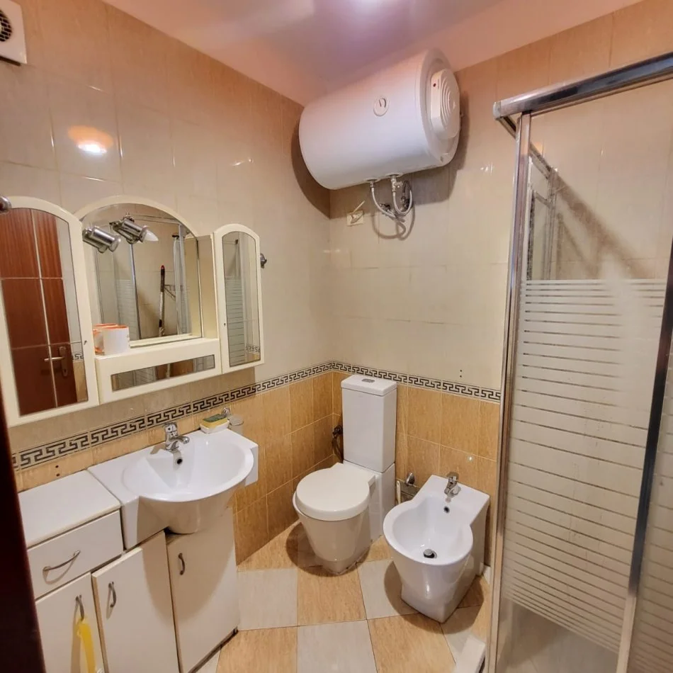 Tirane, jepet me qera apartament 2+1+Aneks+Ballkon Kati 8, 101 m² 600 € (rruga e kavajes)