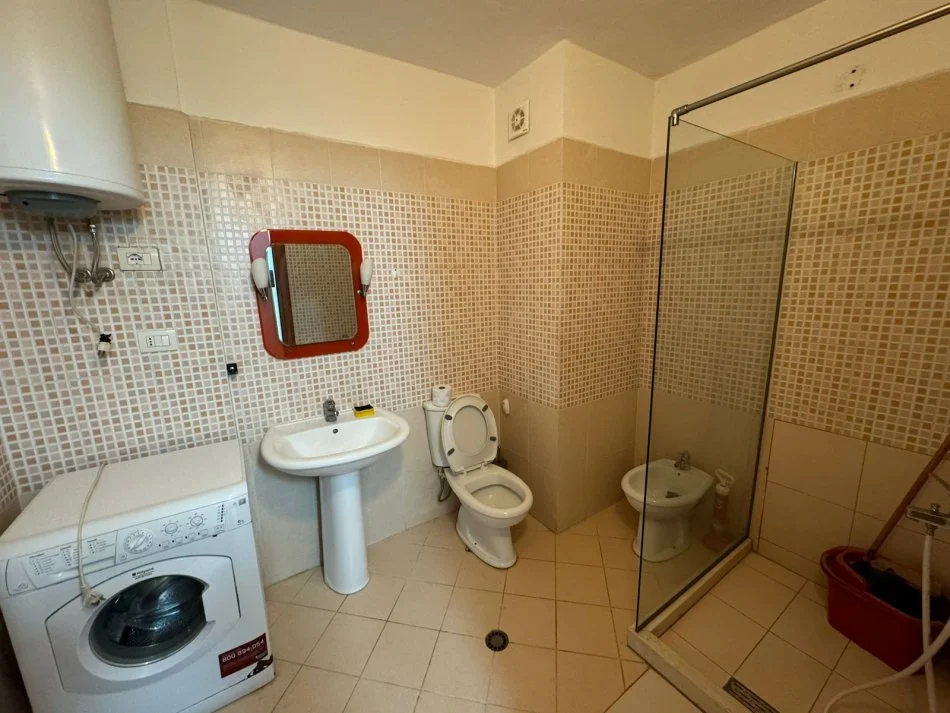 Durres, jepet me qera apartament 2+1+Ballkon Kati 4, 80 m² 400 € 