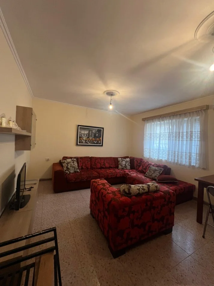 Tirane, jepet me qera apartament 2+1 Kati 0, 100 m² 400 € (Kinostudio)