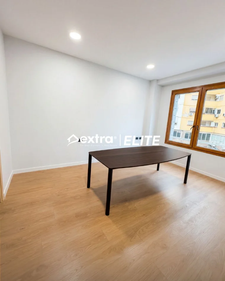 Tirane, jepet me qera zyre Kati 2, 180 m² 2.500 € (Hilton Garden Inn)