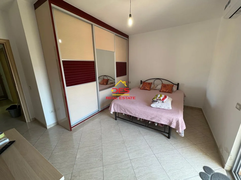Vlore, jepet me qera apartament 2+1+Ballkon Kati 2, 120 m² 400 € (Rruga Osman Haxhiu)
