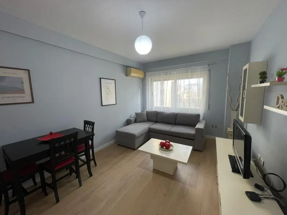 Tirane, jepet me qera apartament 1+1 Kati 4, 60 m² 550 € (Parku)