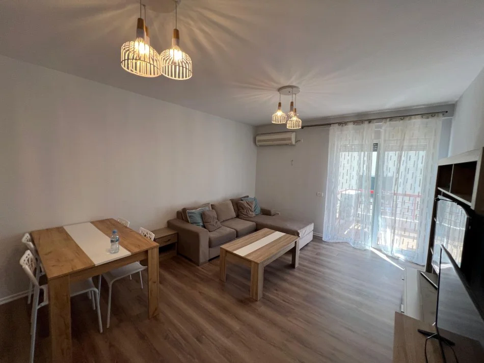 Tirane, jepet me qera apartament 2+1 Kati 4, 100 m² 800 € 