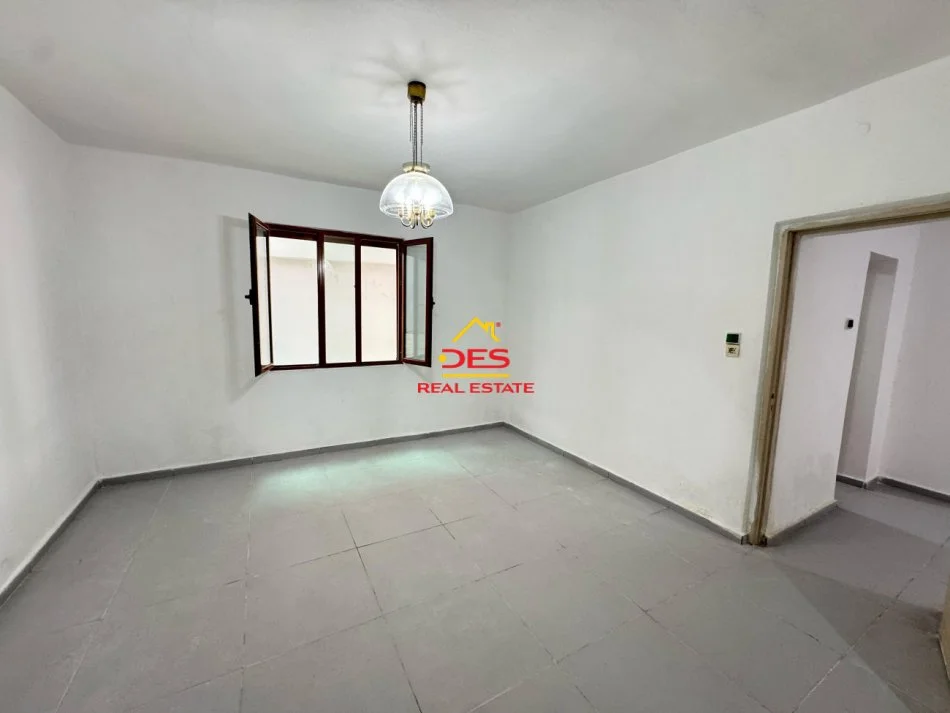 Vlore, shitet shtepi Kati 1, 364 m² 190.000 € (Rruga Ali Demi)