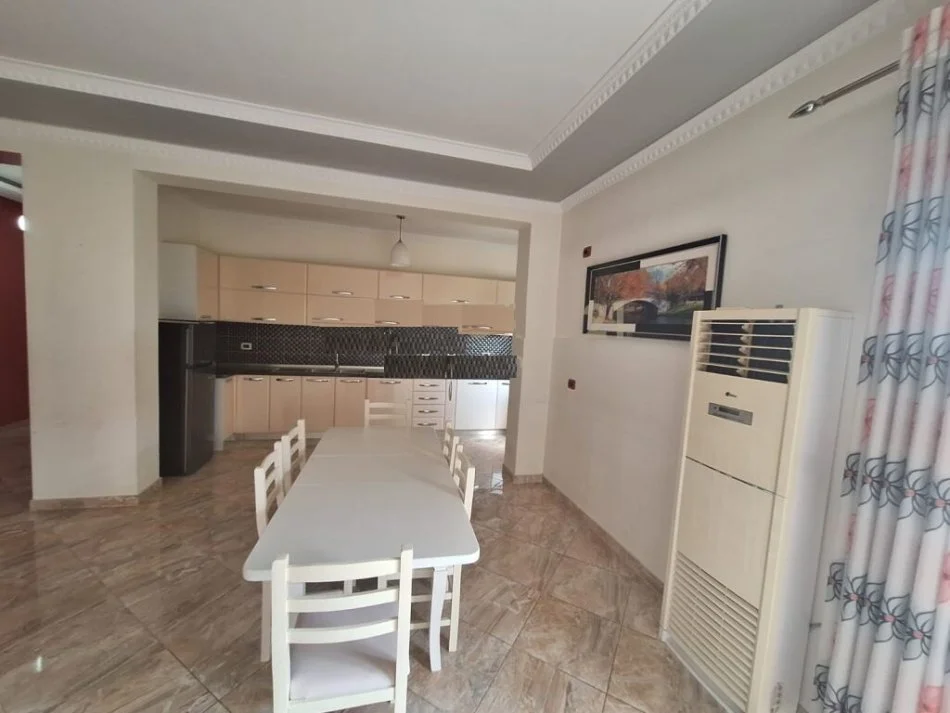 Tirane, jepet me qera apartament 3+1+Ballkon , 180 m² 700 € (Don bosko)