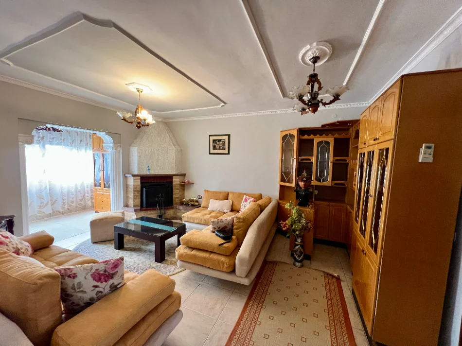 Tirane, jepet me qera 2+1+Ballkon Kati 4, 85 m² 700 € (Pazari i ri)