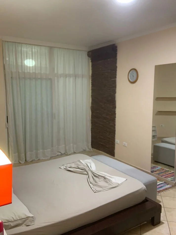 Tirane, jepet me qera apartament 1+1+Ballkon Kati 3, 66 m² 650 € (Kika 1 , Komuna e Parisit)
