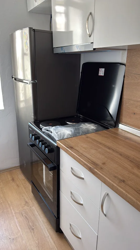 Tirane, jepet me qera apartament 1+1 Kati 2, 56 m² 420 € (brryli)